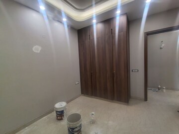 Room in 3 BHK Builder Floor at Chittaranjan Park – for Rent