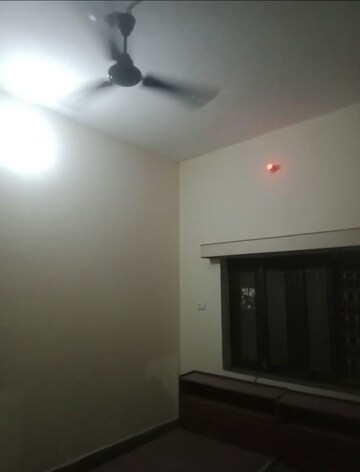 Room in 1 BHK Villa at Aliganj – for Rent