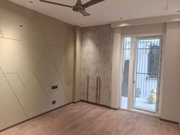 Room in 3 BHK Builder Floor at Dlf Phase I – for Sale