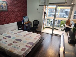 Room in 2 BHK Apartment at Ahinsa Khand 2 – for Rent