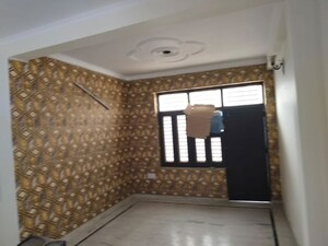 Room in 3 BHK Builder Floor at Green Fields Colony – for Rent