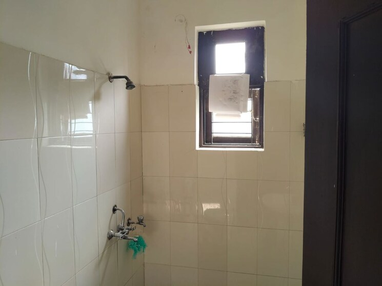 Bathroom, green fields colony 3 Bedroom 200 Sq.Yd. Builder Floor In Green Fields Colony Faridabad 9767106