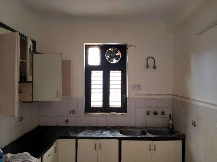 Kitchen, green fields colony 3 Bedroom 200 Sq.Yd. Builder Floor In Green Fields Colony Faridabad 9767106