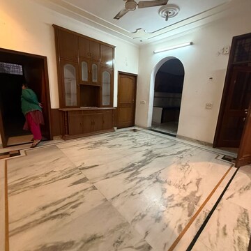 Bedroom in 2 BHK Builder Floor at Sector 23 – for Rent