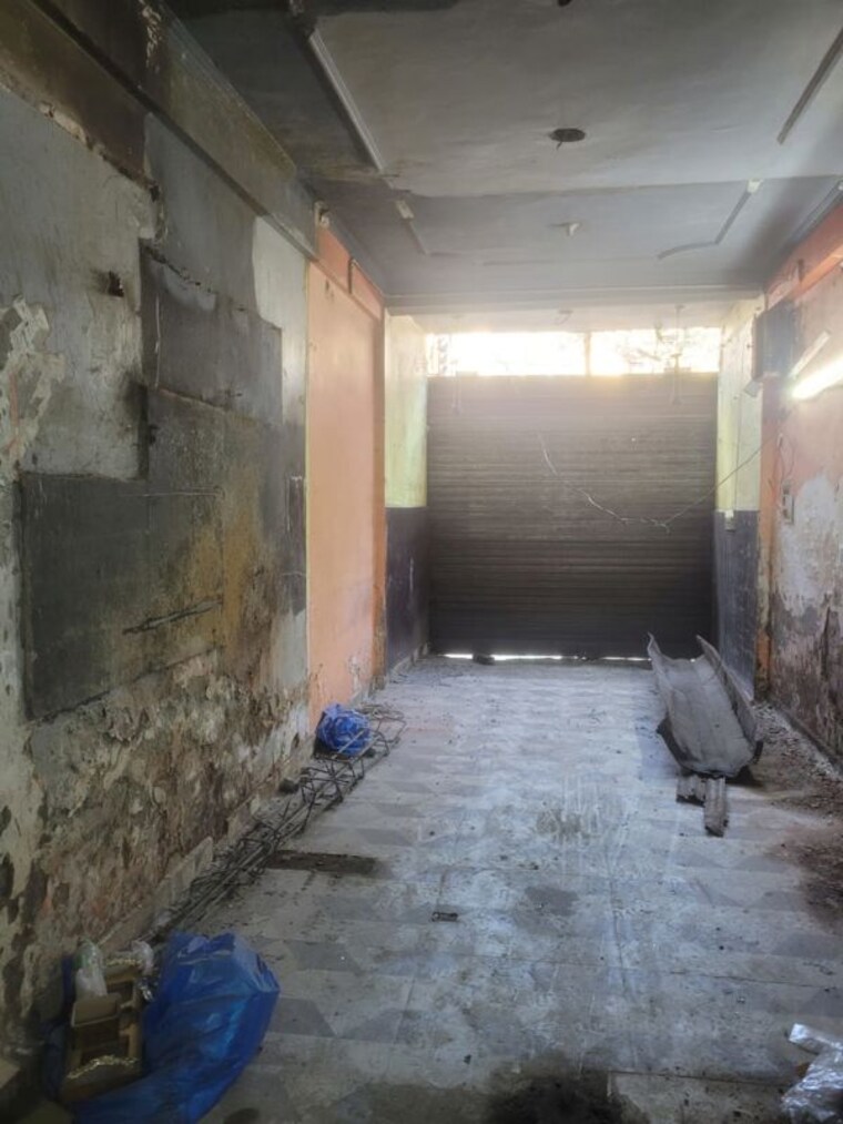  Parking, jakhan Commercial Showroom 800 Sq.Ft. In Jakhan Dehradun 9767126