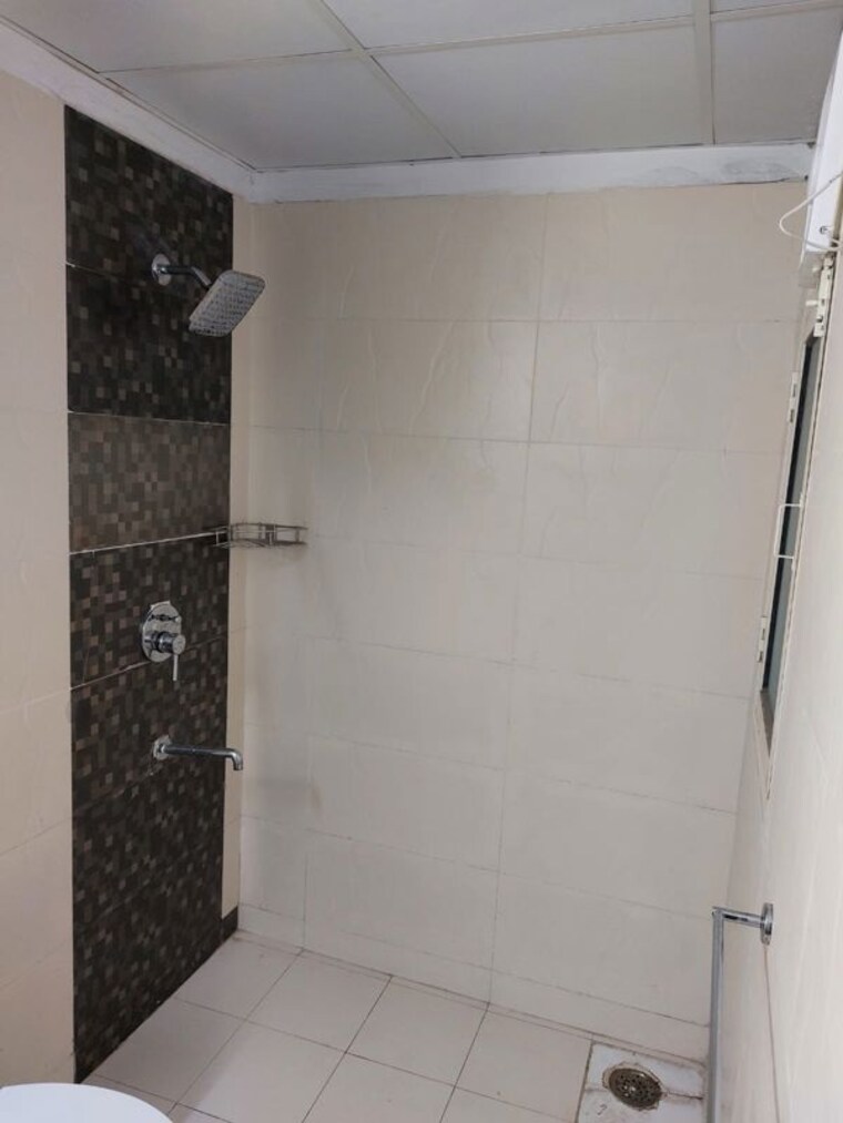 Bathroom, amrapali-sapphire-phase-ii 4 Bedroom 3075 Sq.Ft. Apartment In Sector 45 Noida 9767020