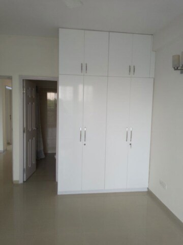 Room in 3 BHK Builder Floor at Emaar MGF Emerald Hills, Sector 65 – for Rent