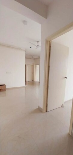 2 BHK Apartment For Rent in Mahagun Mantra I