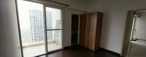 Room in 2 BHK Apartment at Mahagun Mantra I, Sector 10 Greater Noida – for Rent
