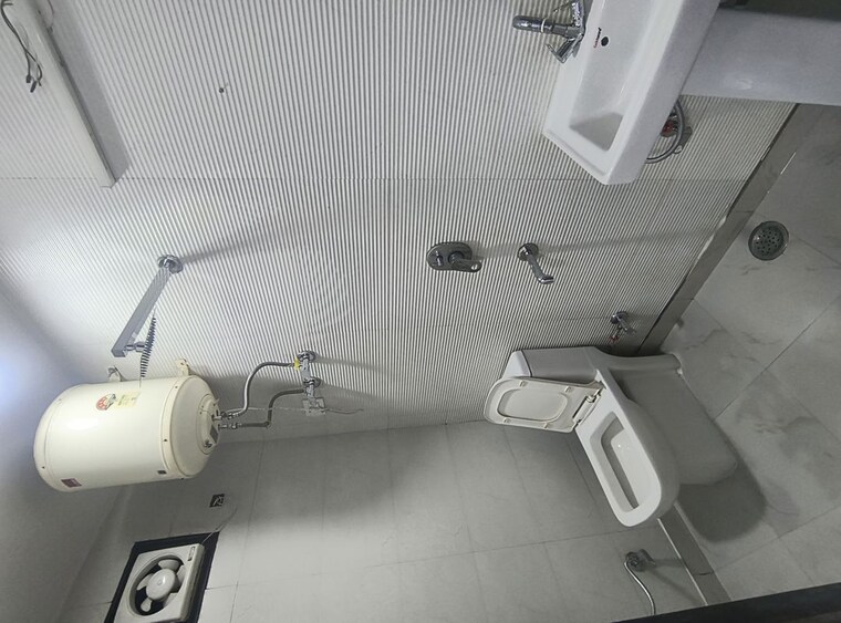 Bathroom, govindpuri 2 Bedroom 600 Sq.Ft. Builder Floor In Govindpuri Delhi 9728117