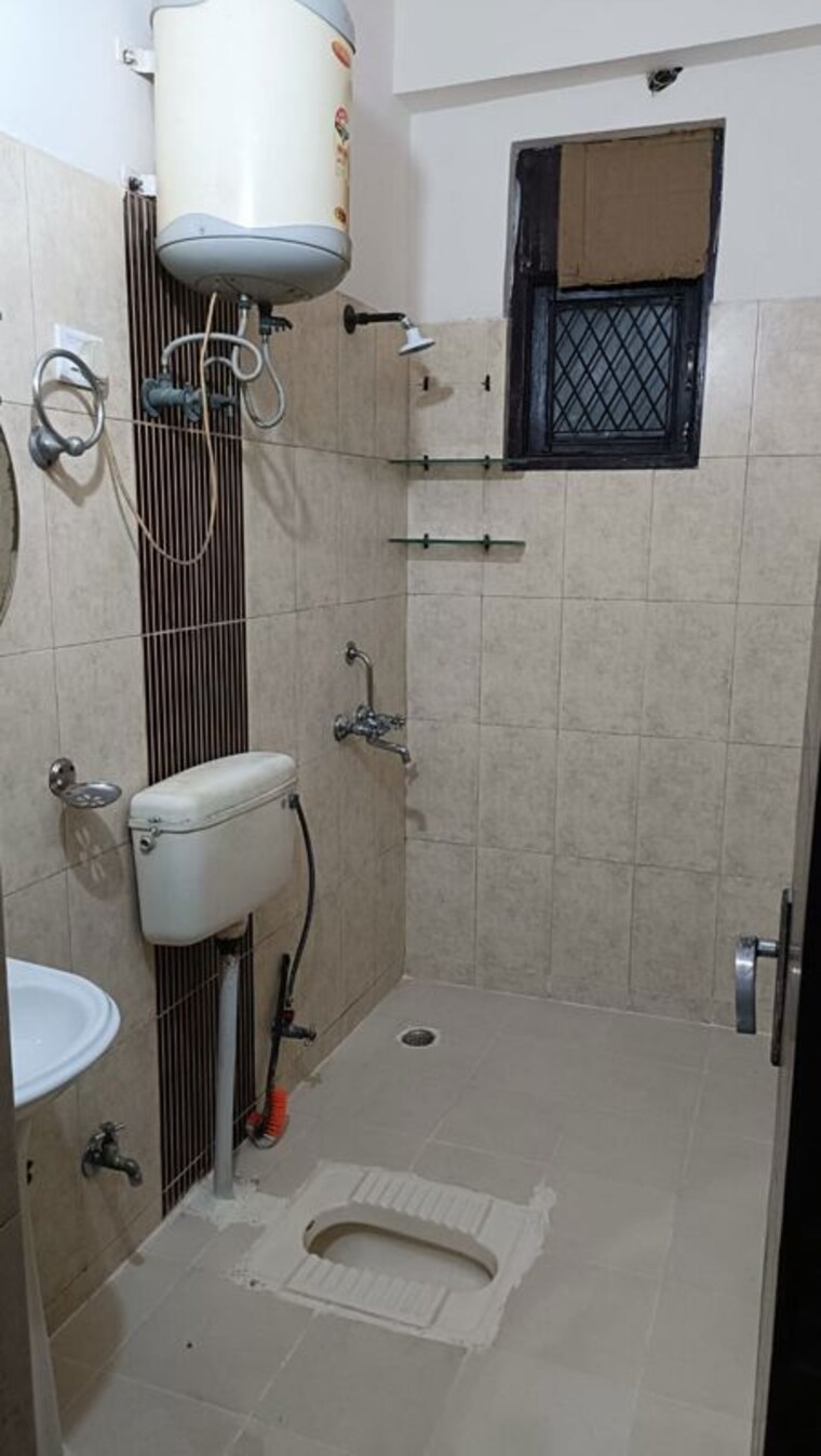 Bathroom, indirapuram shakti khand 1 2 Bedroom 700 Sq.Ft. Apartment In Indirapuram Shakti Khand 1 Ghaziabad 9767292