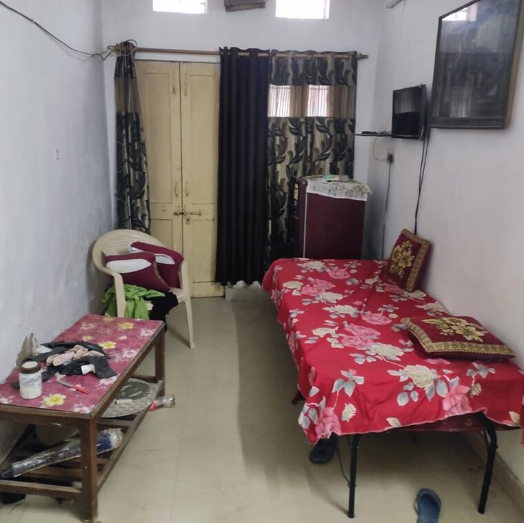 Bedroom, rwa-jalvayu-vihar-noida 1.5 Bedroom 600 Sq.Ft. Apartment In Sector 25 Noida 9767310