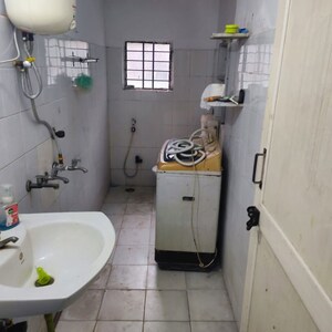 Bathroom in 1.5 BHK Apartment at Rwa Jalvayu Vihar Noida, Sector 25 – for Rent