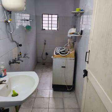 Bathroom in 1.5 BHK Apartment at Rwa Jalvayu Vihar Noida, Sector 25 – for Rent