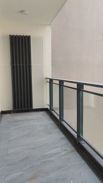 Room in 3 BHK Apartment at DLF Regency Park II, Sector 27 – for Rent