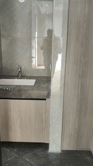 Bathroom in 3 BHK Apartment at DLF Regency Park II, Sector 27 – for Rent