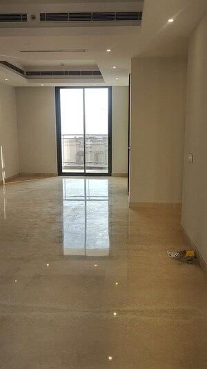 Room in 3 BHK Apartment at DLF Regency Park II, Sector 27 – for Rent