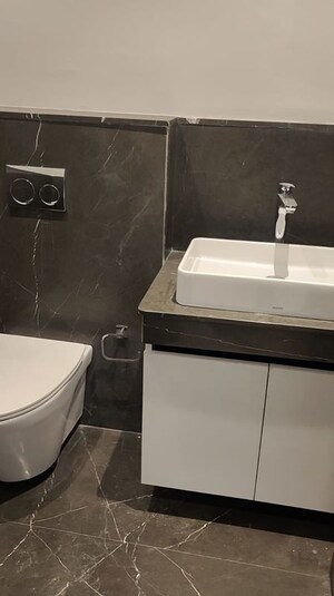 Master Bedroom in 3 BHK Apartment at DLF Regency Park II, Sector 27 – for Rent