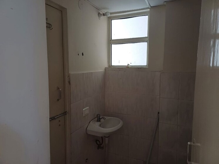 Bathroom, rof-aalayas 2 Bedroom 717 Sq.Ft. Apartment In Sector 102 Gurgaon 9767320
