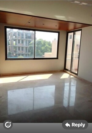 Room in 4 BHK Apartment at DLF The Summit, Dlf Phase V – for Rent