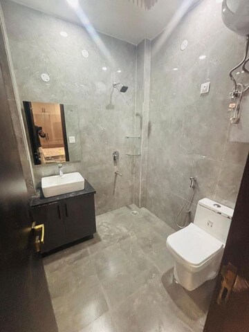 Bathroom in 4 BHK Apartment at DLF The Summit, Dlf Phase V – for Rent