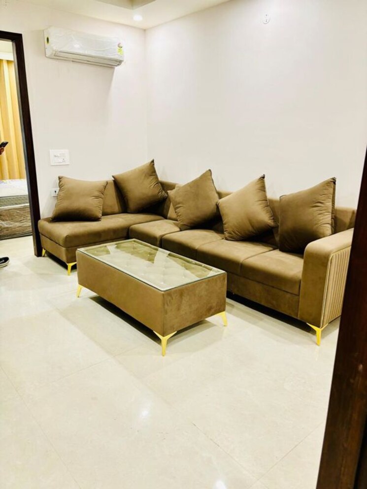 Living Room, dlf-the-summit 4 Bedroom 3500 Sq.Ft. Apartment In Dlf Phase V Gurgaon 9767321