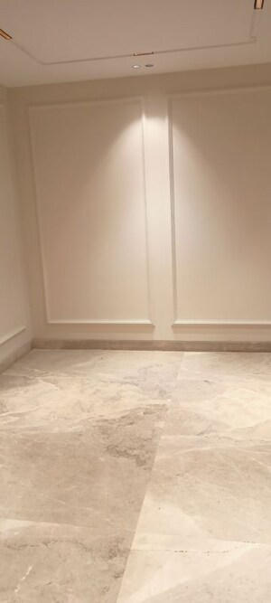 Room in 4 BHK Builder Floor at DLF City Phase IV, Dlf Phase iv – for Rent