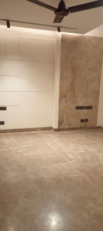 Room in 4 BHK Builder Floor at DLF City Phase IV, Dlf Phase iv – for Rent