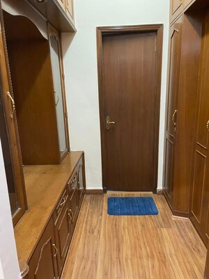 Furnished Amenities in 3 BHK Apartment at DLF Hamilton Court, Sector 27 – for Rent