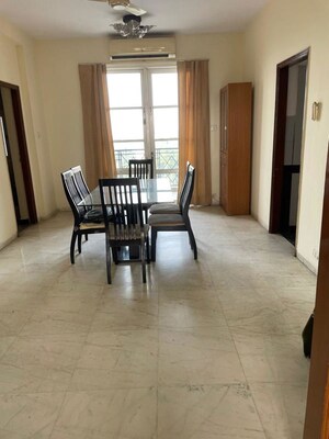 Room in 3 BHK Apartment at DLF Hamilton Court, Sector 27 – for Rent