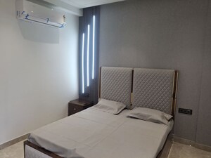 Bedroom in 3.5 BHK Builder Floor at BPTP The Oval, Sector 70a – for Sale