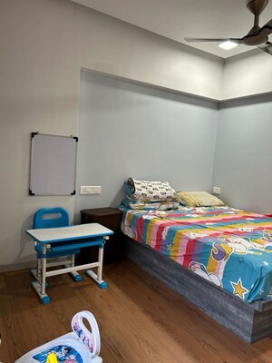 Bedroom in 3 BHK Apartment at Bhosale Nagar – for Rent