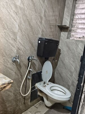 Bathroom in 1 BHK Apartment at Vile Parle West – for Rent