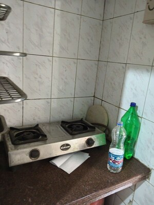Furnished Amenities in 1 BHK Apartment at Vile Parle West – for Rent