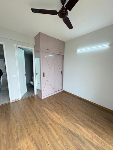 Room in 3 BHK Apartment at Signature Global City, Sector 37d – for Rent