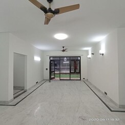 4 BHK + Pooja Room,Servant Room,Extra Room Builder Floor For Sale in Unitech South City II