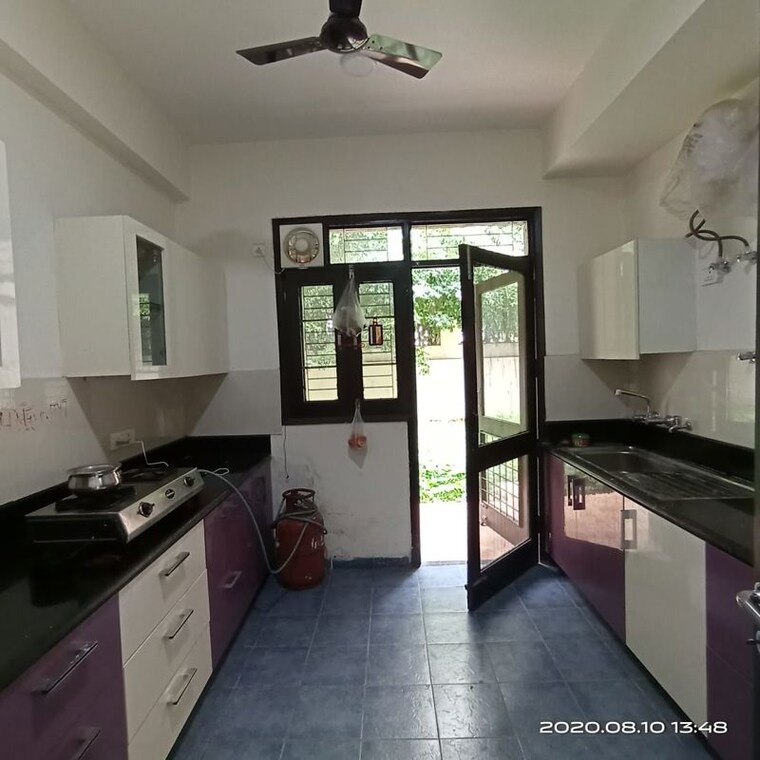 Team Area, unitech-south-city-ii 4 Bedroom 500 Sq.Yd. Builder Floor In Sector 50 Gurgaon 9767386