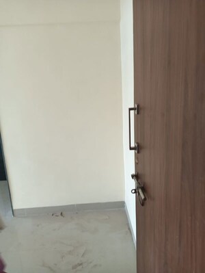 Room in 2 BHK Apartment at Vile Parle West – for Rent