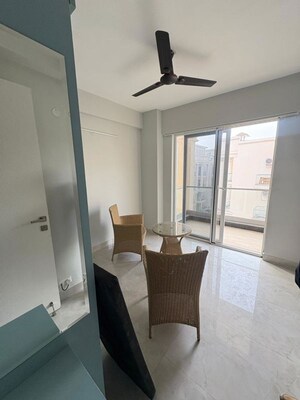 Team Area in 3 BHK Apartment at Signature Global City, Sector 37d – for Rent