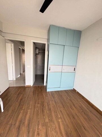 Room in 3 BHK Apartment at Signature Global City, Sector 37d – for Rent