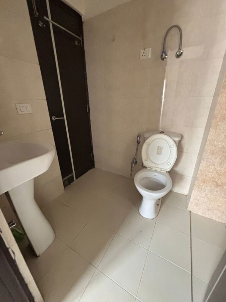 Bathroom, samridhi-grand-avenue 2 Bedroom 1080 Sq.Ft. Apartment In Tech Zone 4 Greater Noida Greater Noida 9767394