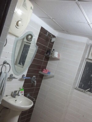 Team Area in 2 BHK Apartment at Amrapali Princely Estate, Sector 76 – for Sale