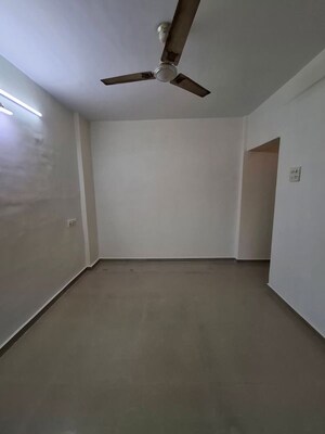 Room in 2 BHK Apartment at RNA NG Suncity Phase II, Kandivali East – for Rent