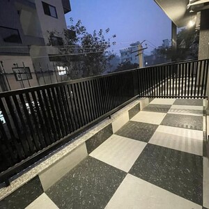 Balcony in 1 RK Builder Floor at Sector 52 – for Rent