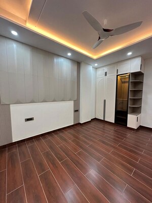 Room in 3 BHK Builder Floor at BPTP Floors, Sector 70 – for Sale