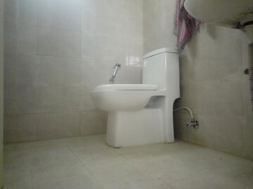 Bathroom in 2 BHK Apartment at Suncity Avenue 102, Sector 102 – for Rent
