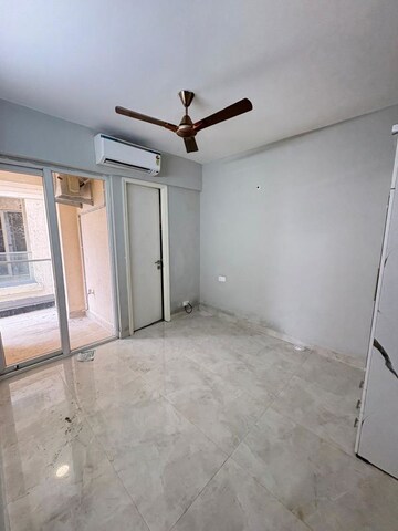 Room in 3 BHK Apartment at Signature Global City, Sector 37d – for Rent