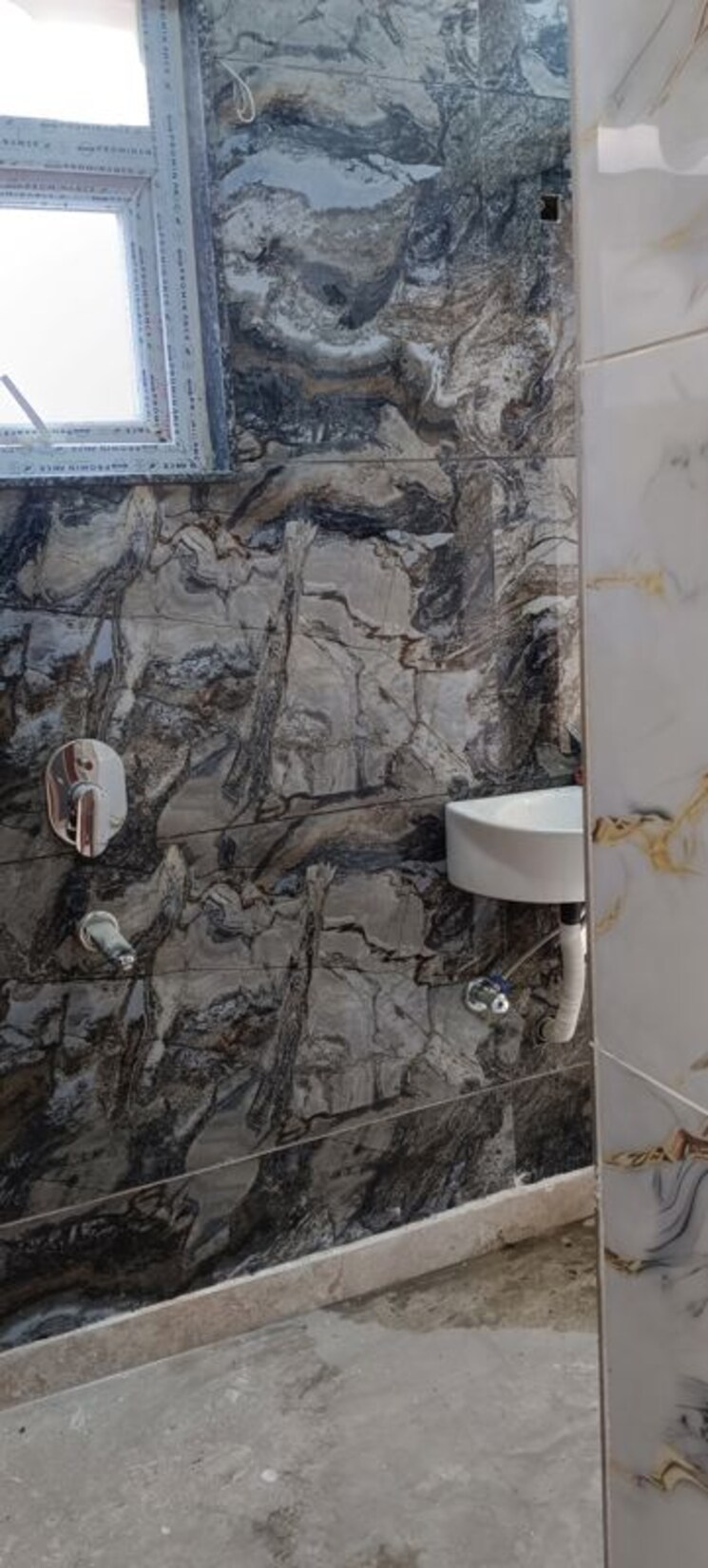 Bathroom, janakpuri 3 Bedroom 1000 Sq.Ft. Builder Floor In Janakpuri Delhi 9767551