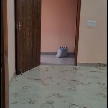 Room in 2 BHK Builder Floor at Sector 57 – for Rent