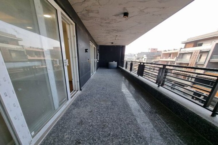 Balcony, paschimpuri 3 Bedroom 200 Sq.Yd. Builder Floor In Paschimpuri Delhi 9767527